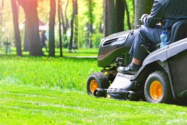 landscaping-hero-bg@2x